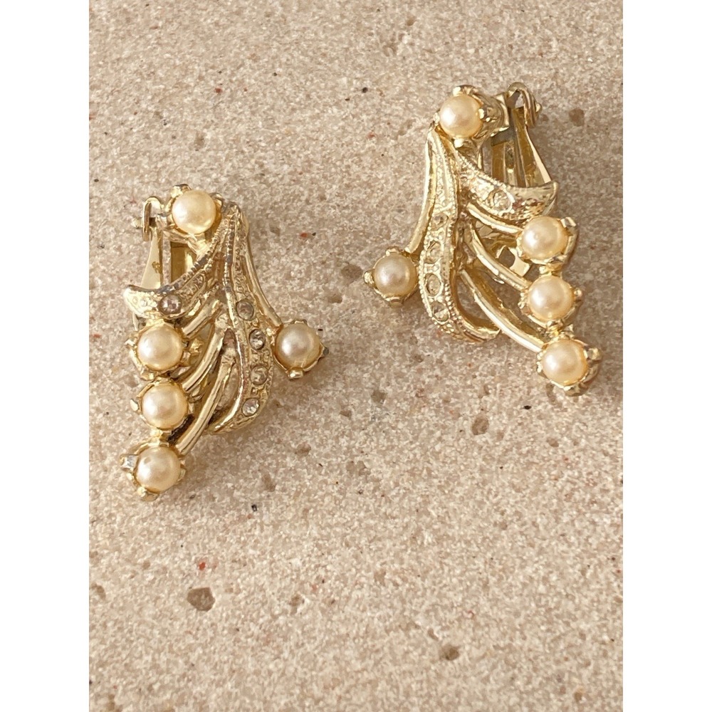 Vintage Gold Tone Faux Pearl Rhinestone Clip On Earrings Curved Spray Statement